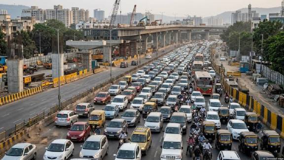 Thane Traffic Jam | Mumbai Thane Border Traffic | Mulund Toll Naka Traffic Congestion | Thane Metro and Elevated Road Construction Traffic News